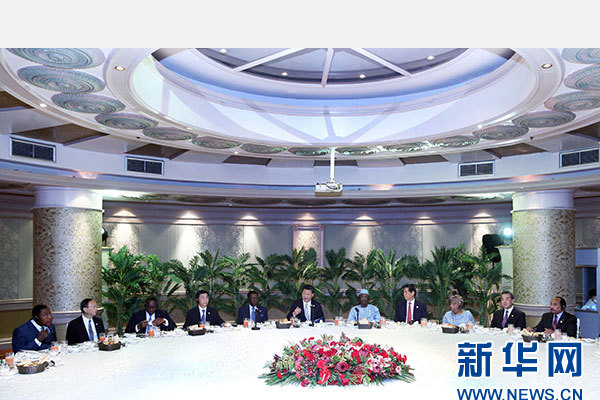 12月5日，國家主席習近平在約翰內(nèi)斯堡再次集體會見17位非洲國家領(lǐng)導人。 新華社記者 姚大偉 攝