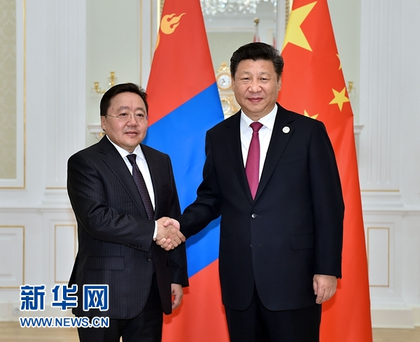 6月23日，國家主席習近平在塔什干會見蒙古國總統(tǒng)額勒貝格道爾吉。 新華社記者李濤攝