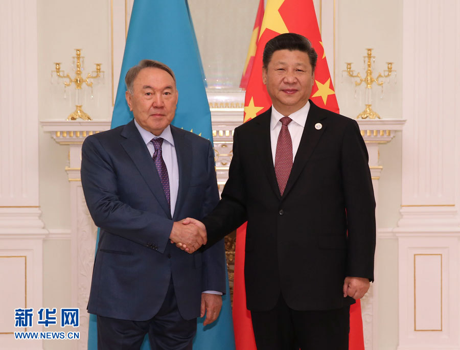  6月24日，國家主席習(xí)近平在塔什干會(huì)見哈薩克斯坦總統(tǒng)納扎爾巴耶夫。 新華社記者 蘭紅光 攝 