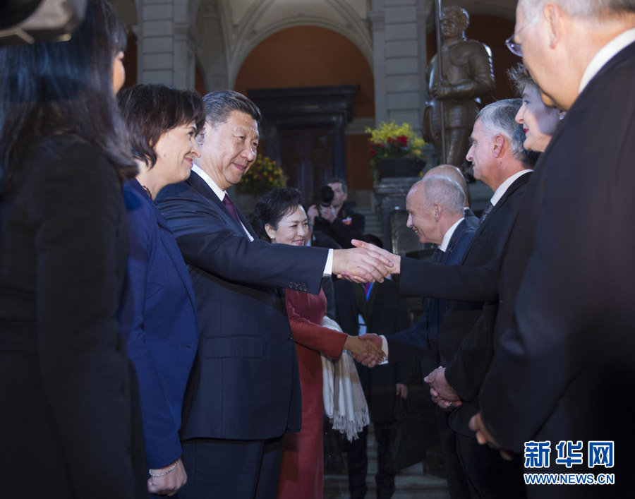 1月15日，國家主席習近平在伯爾尼出席瑞士聯(lián)邦委員會全體委員集體舉行的迎接儀式并致辭。 新華社記者 謝環(huán)馳 攝