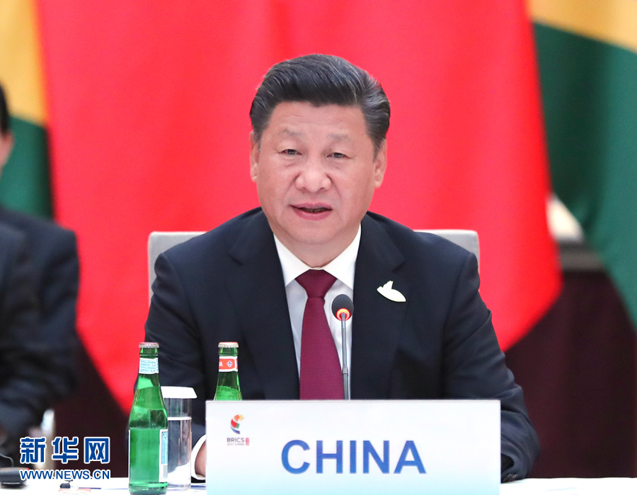 7月7日，國家主席習(xí)近平在德國漢堡主持金磚國家領(lǐng)導(dǎo)人非正式會(huì)晤，發(fā)表引導(dǎo)性講話和總結(jié)講話。 新華社記者 馬占成 攝