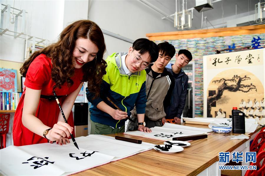 （新華全媒頭條·上合青島峰會·圖文互動）（13）遠航，揚起“上海精神”的時代風帆——寫在上海合作組織成員國元首理事會第十八次會議即將召開之際