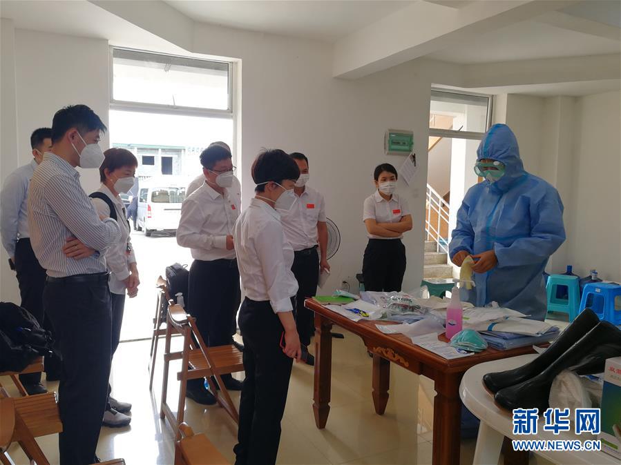 （國際疫情·圖文互動）（3）中國醫(yī)療專家組為赤道幾內亞抗疫帶來“希望之光”