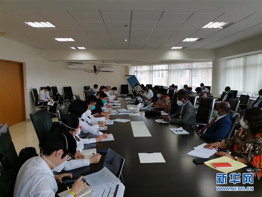 （國際疫情·圖文互動）（11）中國醫(yī)療專家組為赤道幾內亞抗疫帶來“希望之光”