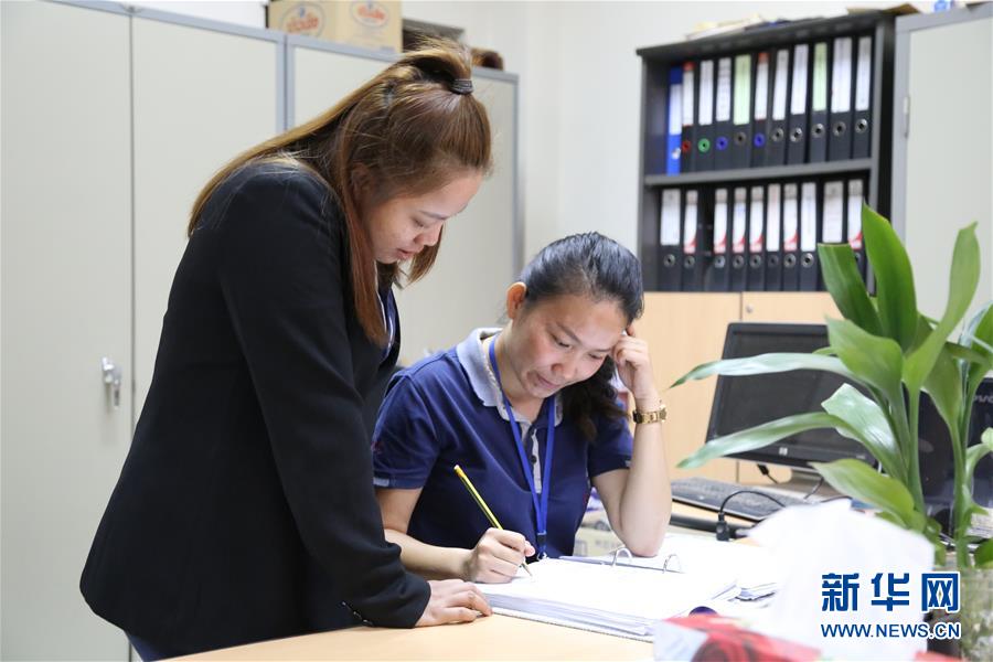 （國際·圖文互動(dòng)）（1）通訊：“信守承諾，一諾千金”——一個(gè)老撾女孩在中國企業(yè)的十年成長史